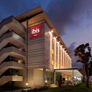 Ibis Bata Hotel Exterior photo