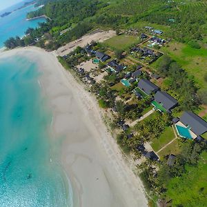 Kudat Riviera Exclusive Beach Villas Exterior photo