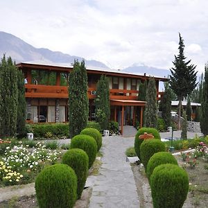 Gilgit Serena Hotel Exterior photo