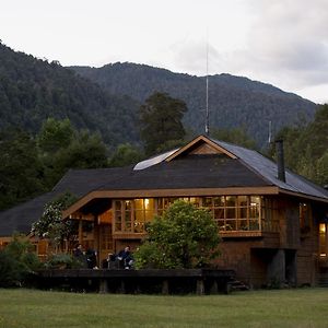 El Pangue Lodge Puerto Puyuguapi Exterior photo