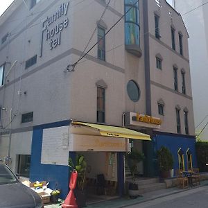 Family House Hongdae Hotel Seoul Exterior photo