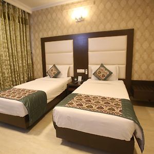 Hotel Amar Inn- Lajpat Nagar Central Market Neu-Delhi Exterior photo