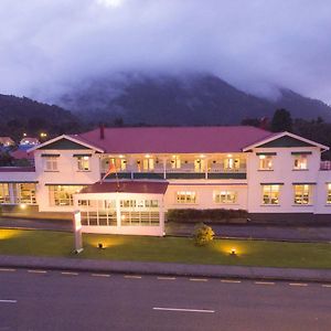Heartland Hotel Glacier Fox Exterior photo