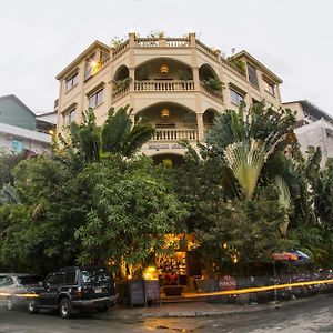 Anise Hotel And Restaurant Phnom-Penh Exterior photo