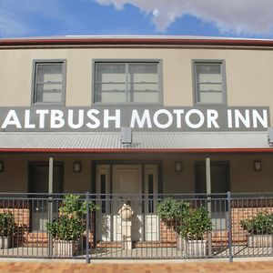 The Saltbush Motor Inn Hay Exterior photo