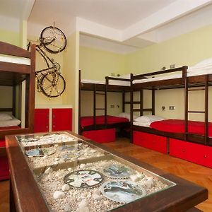 Hostel Helvetia - Private Rooms In City Center And Old Town Warszawa Exterior photo