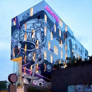 Artotel Thamrin Jakarta Exterior photo