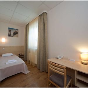 Hotel Best With Free Parking Riga Room photo