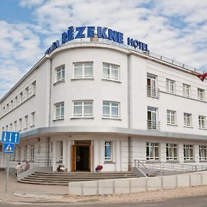 Kolonna Hotel Rezekne Rēzekne Exterior photo
