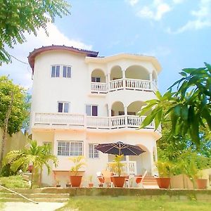 Annie'S White House On The Hill Appartement Negril Exterior photo