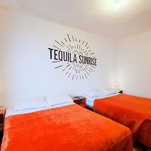 Tequila Sunrise Hostel Guatemala City Exterior photo