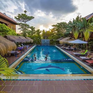 Delux Villa Battambang Exterior photo