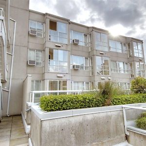 Robson Suites Vancouver Exterior photo