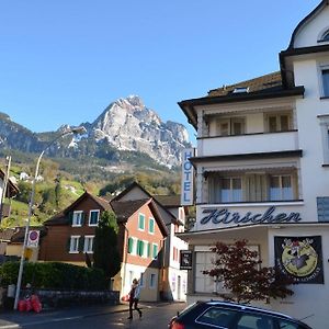 Hirschen Backpacker-Hotel & Pub Schwyz Exterior photo