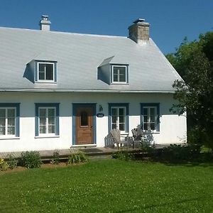 Au Vieux Foyer Bed & Breakfast Saint-Pierre-de-l'Ile-d'Orleans Exterior photo