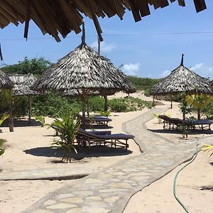 Mambrui Golden Beach Bar And Cottages Exterior photo