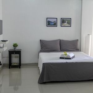 Apartamento estudio de 37 m² en Makati, con 1 baño privado. Villa Manila Exterior photo