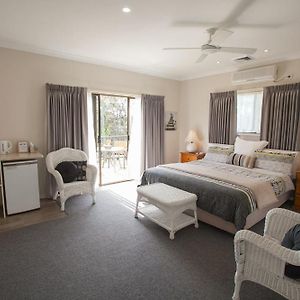 Batemans Bay Manor - Bed And Breakfast Exterior photo