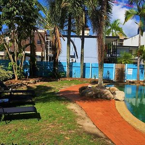 Hostel Reef Backpackers Cairns Exterior photo