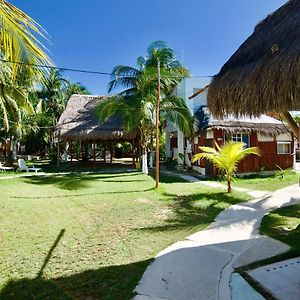 Golden Paradise Hostel Ilha Holbox Exterior photo