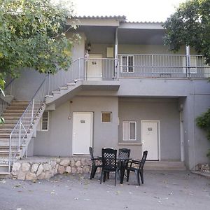 בית אלפא Kibbutz Beit Alfa Guest House Exterior photo