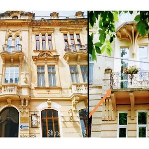 Family Apartments In Lviv Center With Balcony Exterior photo