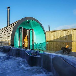 Hotel Deluxe Glamping Pod With Hot Tub Frodsham Exterior photo