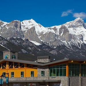 Canmore Downtown Hostel Exterior photo