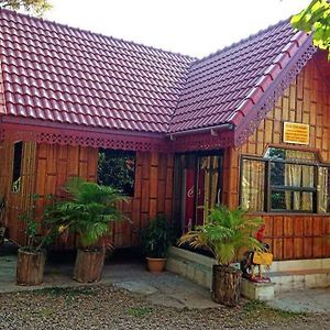 Lao Style or Song Lao Guesthouse ເຮືອນພັກຊົງລາວ Thakhek Exterior photo