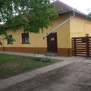 Hársfák Villa Mezokovacshaza Exterior photo