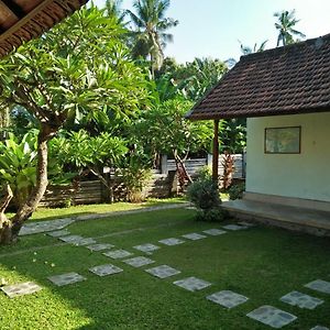 Memes House Backpacker Bed & Breakfast Buleleng  Exterior photo