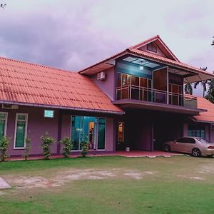 Villa Sri Tebengau Kuah Exterior photo