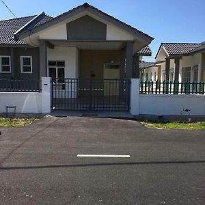 Zara Homestay Marang Exterior photo