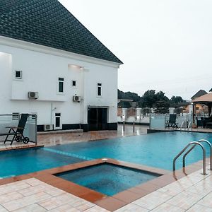 Poshlux Executive Hotel Benin-Stadt Exterior photo