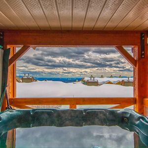 3 Bedroom 3 Bath Ski In Ski Out With Private Hot Tub Big White Ski Resort Exterior photo