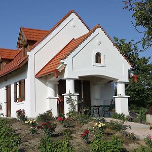 Villa Casa Beata Lesencetomaj Exterior photo