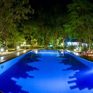 Jays Holiday Resort Habarana Exterior photo