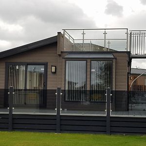 Hot Tub Hols In Lodge With Roof Terrace Tattershall Exterior photo