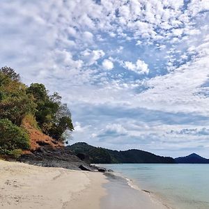 The Temak Villa Pantai Cenang  Exterior photo