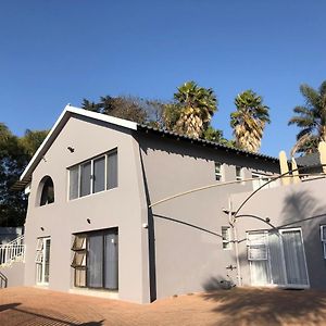 6 On Acacia Bed & Breakfast Johannesburg Exterior photo