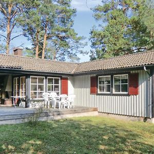 Cozy Home In Frjestaden With Kitchen Vanserum Exterior photo