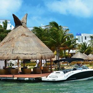 Hotel Sunset Marina & Yacht Club Cancún Exterior photo