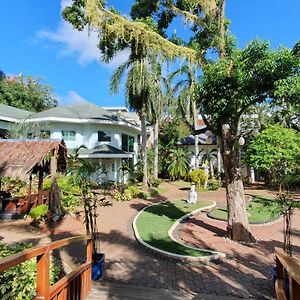 Pinjalo Resort Manoc-Manoc Exterior photo