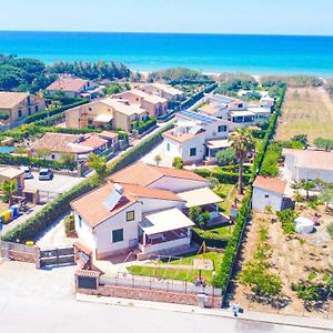 Case Vacanze Mare Nostrum - Villas In Front Of The Beach With Pool Campofelice Di Roccella Exterior photo