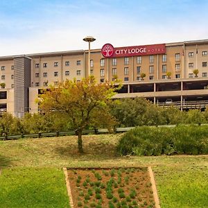 City Lodge Hotel At Or Tambo International Airport Kempton Park Exterior photo