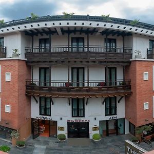 Hotel Roadhouse Katmandú Exterior photo
